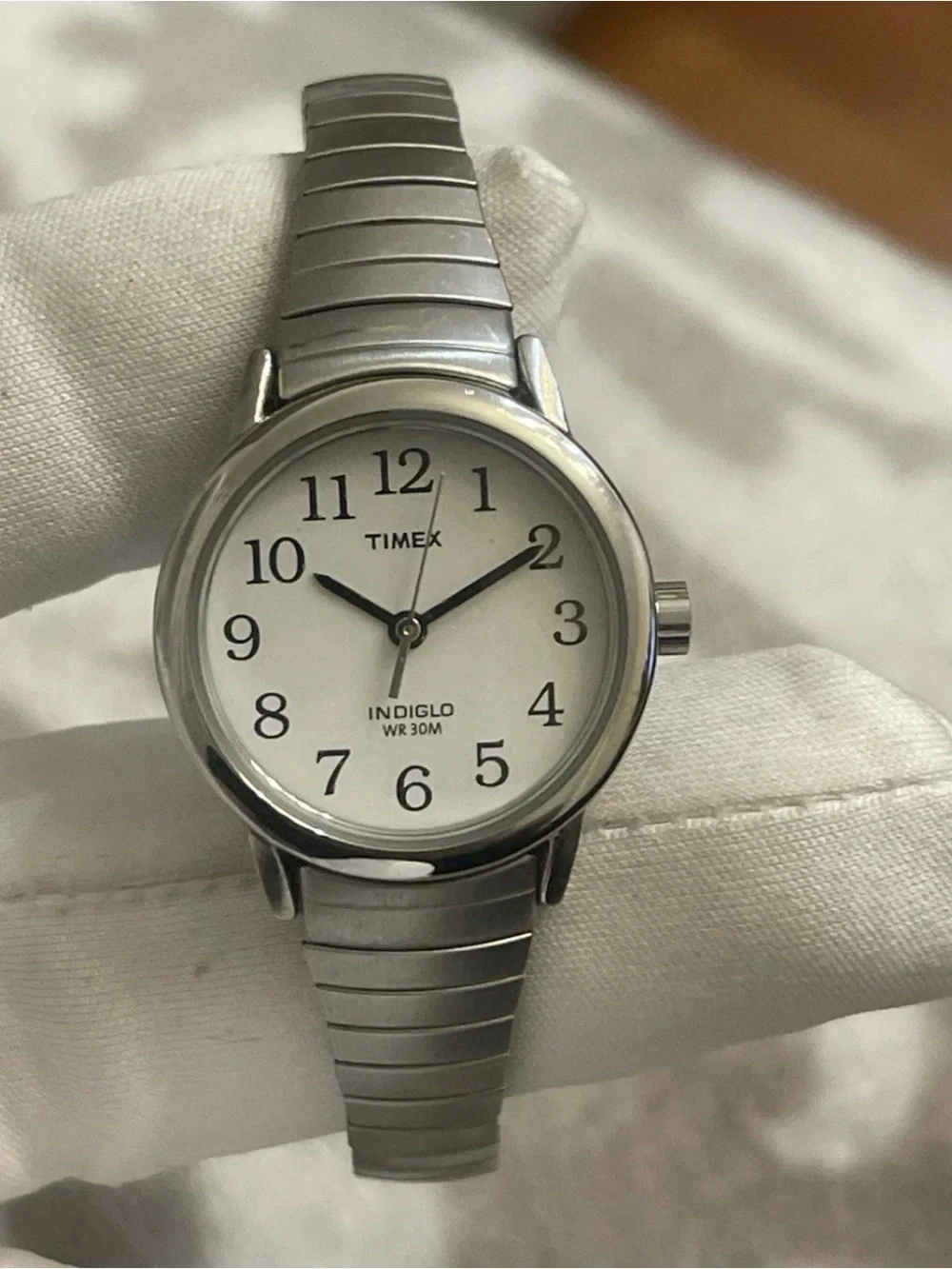Timex Womens Easy Reader 25mm Indiglo Watch Silver-Tone Expansio